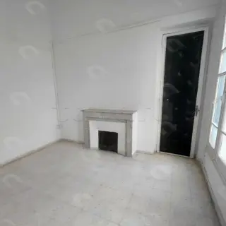 Appartement S+2 de 85 m² avec terrasse au 1er étage, centre-ville de Tunis