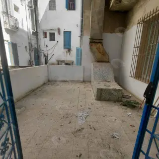 Appartement S+2 de 85 m² avec terrasse au 1er étage, centre-ville de Tunis — photo 2