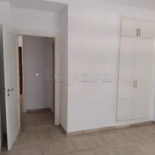Appartement S+2 de 85 m² au 3e étage avec ascenseur et parking au Bardo 2 — photo 4