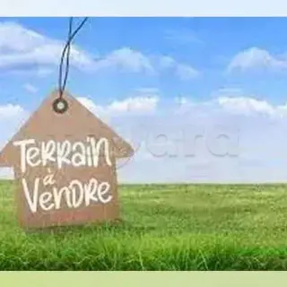 Terrain titré de 694 m², constructible en R+2, à Khzema, Sousse
