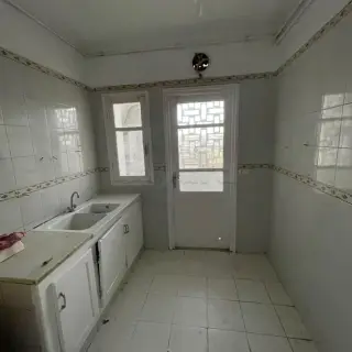 Appartement S+2 de 116 m² au 1er étage, Cité Ennkhilet, Raoued — photo 4