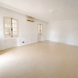 Villa S+6 avec grand jardin et garage à Boumhel Bel Air