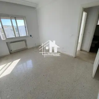 Appartement S+2 avec balcon au 2e étage d’une résidence gardée à La Manouba — photo 2