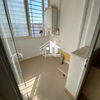 Appartement S+2 avec balcon au 2e étage d’une résidence gardée à La Manouba — photo 3