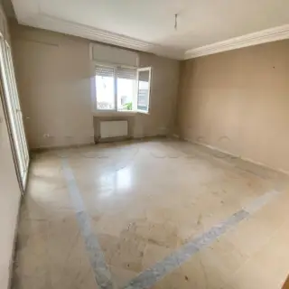 Appartement S+2 avec balcon au 1er étage à Boumhel Bassatine