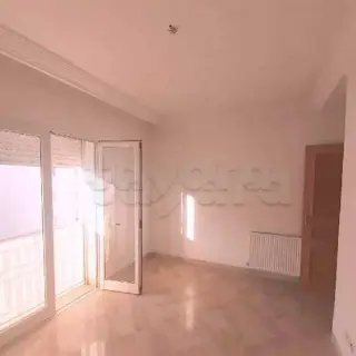 Appartement S+1 au 5e étage avec ascenseur et parking en sous-sol