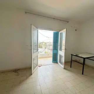 Appartement S+2 au 4e étage proche du lycée et des commodités