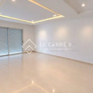 Appartement S+2 avec suite parentale, balcon et parking en sous-sol