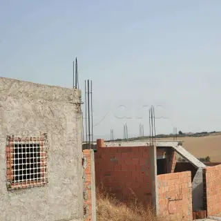 Unfertiges Haus mit 225 m², davon 200 m² überdacht, in Sidi Hassine
