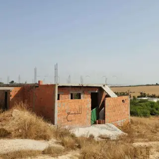 Maison inachevée de 225 m² dont 200 m² couverts à Sidi Hassine — photo 2