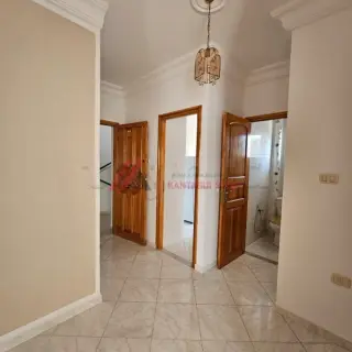 Appartement S+2 de 90 m² avec terrasse et balcon à Khezama Est — photo 2
