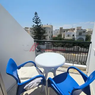 Appartement S+2 de 90 m² avec terrasse et balcon à Khezama Est — photo 3
