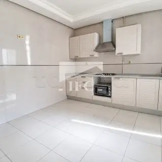 Appartement S+3 de 160 m² avec terrasse et balcon à L'Aouina — photo 3