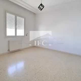 Appartement S+3 de 160 m² avec terrasse et balcon à L'Aouina — photo 4
