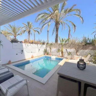 Duplex S+2 meublé avec piscine privée et vue mer à Madfoun