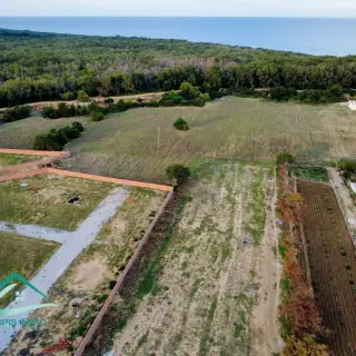 Terrain constructible de 230 m² à 400 mètres de la plage — photo 2