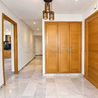 Appartement S+3 avec suite en résidence sécurisée, cité les Pins — photo 3