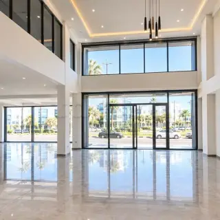 Fonds de commerce d'un local de 150 m² sur une artère principale