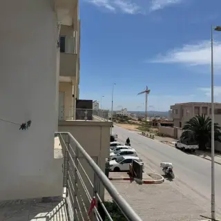 Appartement S+2 de 105 m² au 1er étage avec ascenseur, Jardins d’El Menzah 2 — photo 3