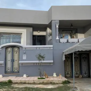 Maison duplex de 200 m² à Beni Khiar, entre port et mer