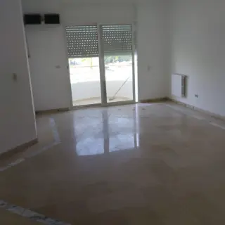 Appartement S+3 au 1er étage avec terrasse à Ennasr 2