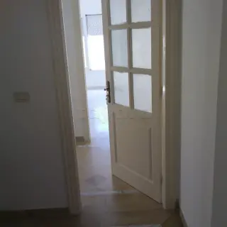 Appartement S+3 au 1er étage avec terrasse à Ennasr 2 — photo 5