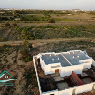 Maison haut standing avec piscine en construction à Kélibia — photo 3