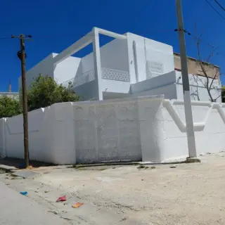Villa en duplex sur terrain de 380 m² avec jardin au Bardo