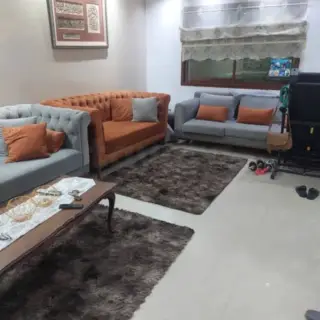 Maison de trois niveaux avec trois appartements au Kram Ouest