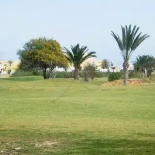 Terrain viabilisé de 1356 m² pour villa avec vue sur le golf, mer à 300 m