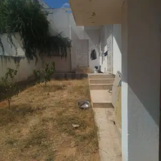 Villa à rénover sur 410 m² avec jardin, titre bleu — photo 2