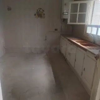 Villa à rénover sur 410 m² avec jardin, titre bleu — photo 4