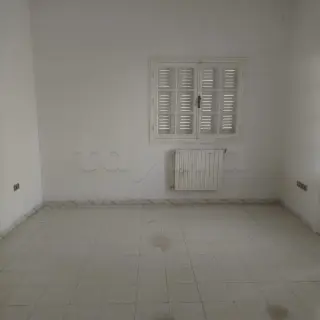Villa à rénover sur 410 m² avec jardin, titre bleu — photo 5