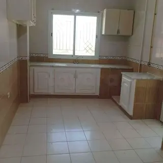 Appartement S+2 de 76 m² avec terrasse au premier étage à Sahline — photo 5