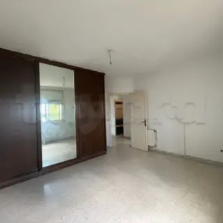 Appartement S+2 avec cuisine équipée et titre bleu — photo 2