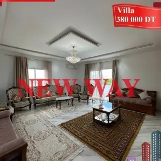 Villa récente avec trois locaux commerciaux et étage S+4
