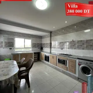 Villa récente avec trois locaux commerciaux et étage S+4 — photo 3