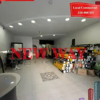 Local commercial de 90 m² avec terrasse sur un axe principal