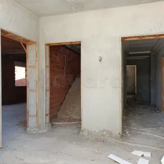 Villa inachevée sur terrain de 350 m²