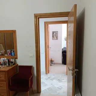 Appartement S+3 meublé au premier étage avec parking en sous-sol