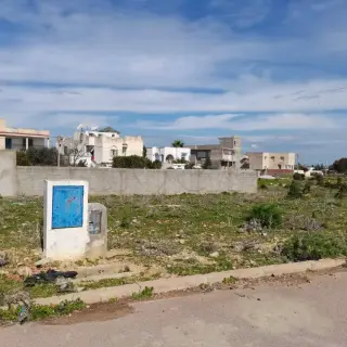 Terrain de 482 m² avec titre individuel et façade de 26 m à Sidi Thabet