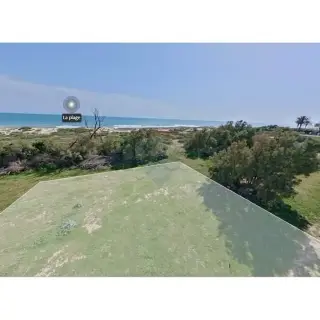Terrain viabilisé pieds dans l'eau de 860 m² à Jinène, Béni Khiar