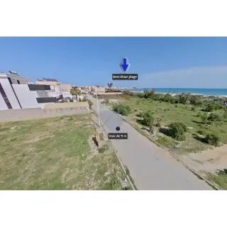 Terrain viabilisé pieds dans l'eau de 860 m² à Jinène, Béni Khiar — photo 2