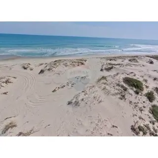 Terrain viabilisé pieds dans l'eau de 860 m² à Jinène, Béni Khiar — photo 3