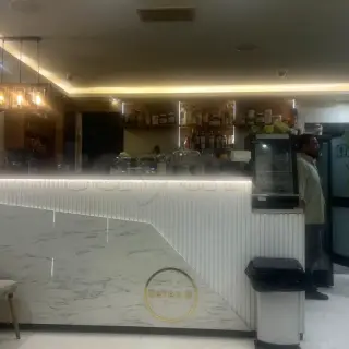 Fonds de commerce de cafétéria de 70 m² avec terrasse, El Menzah 5 — photo 2