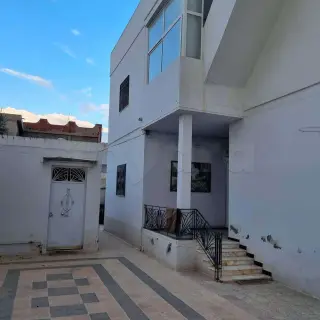 Villa à deux étages indépendants avec garage, puits et alarme — photo 2