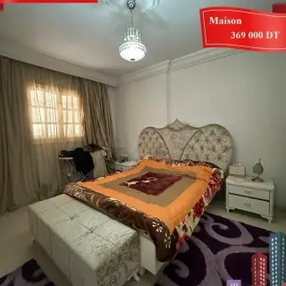 Maison de rapport avec deux appartements et deux locaux commerciaux à Sousse — photo 3