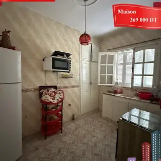 Maison de rapport avec deux appartements et deux locaux commerciaux à Sousse — photo 5