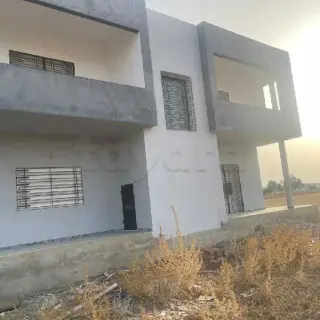 Villa de standing avec 4 chambres sur un vaste terrain à Sidi Fraj — photo 2