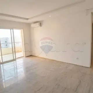 Appartement S+2 au 5e étage avec balcons, chauffage central et parking — photo 2